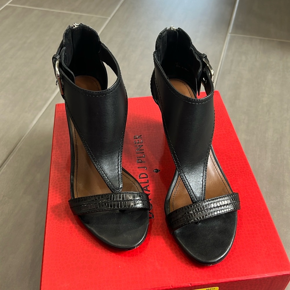 Donald Pliner sandals